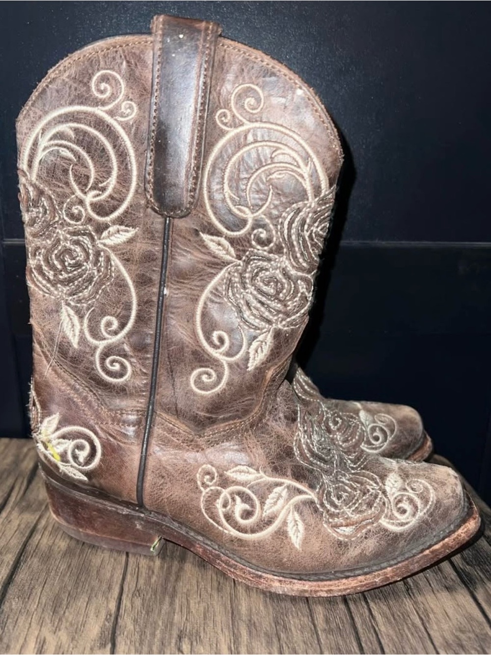 Leather floral embroidered cowgirl boots